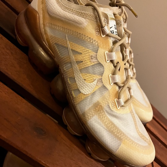 Gold Nike vapourmax - Picture 2 of 3